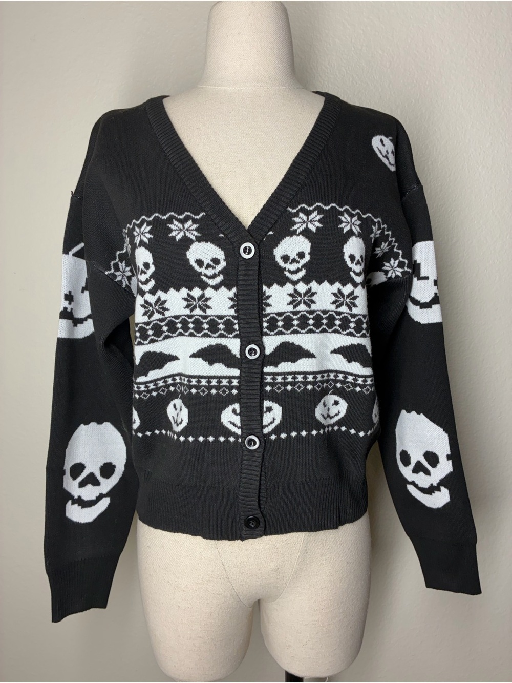 NWT Fashion Nova Black & White Halloween Skull V-Neck Cardigan, size Small